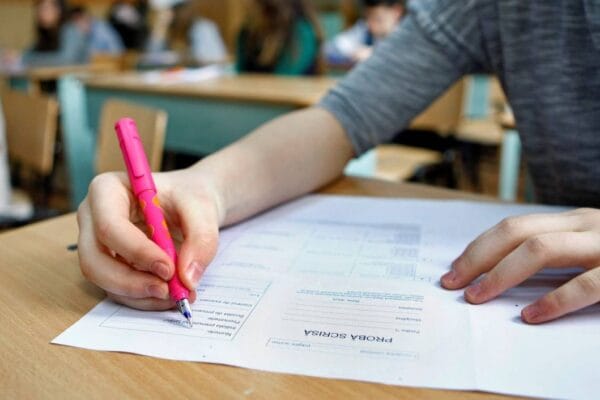 Cum vor fi susținute examenele de către elevi în acest an. Regulile care trebuie respectate!