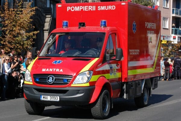 Ultimă oră! Zeci de ambulanțe la căminul de bătrâni de la Sântioana!!! Infectare masivă în rândul persoanelor în vârstă