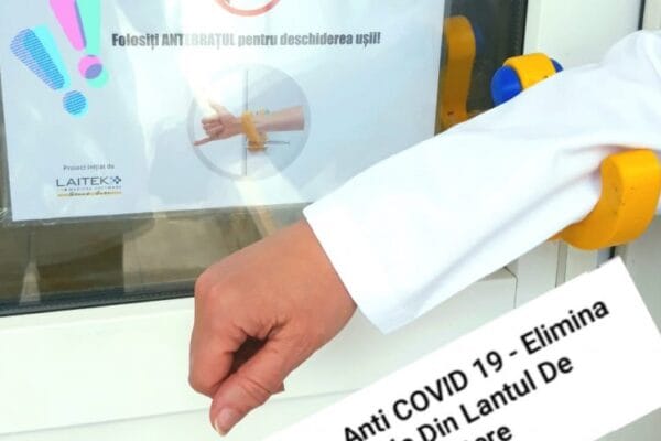 Mânere împotriva COVID-19 pentru ușile spitalelor din Cluj, realizate de un grup de voluntari clujeni