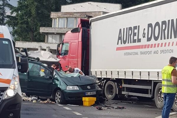 Circulația pe DN1 este îngreunată. Grav accident de circulație în Piatra Craiului!
