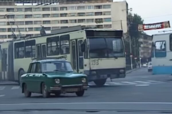 Îți mai aduci aminte cum arătau autobuzele, troleibuzele și tramvaiele la Cluj în anii 90? VIDEO