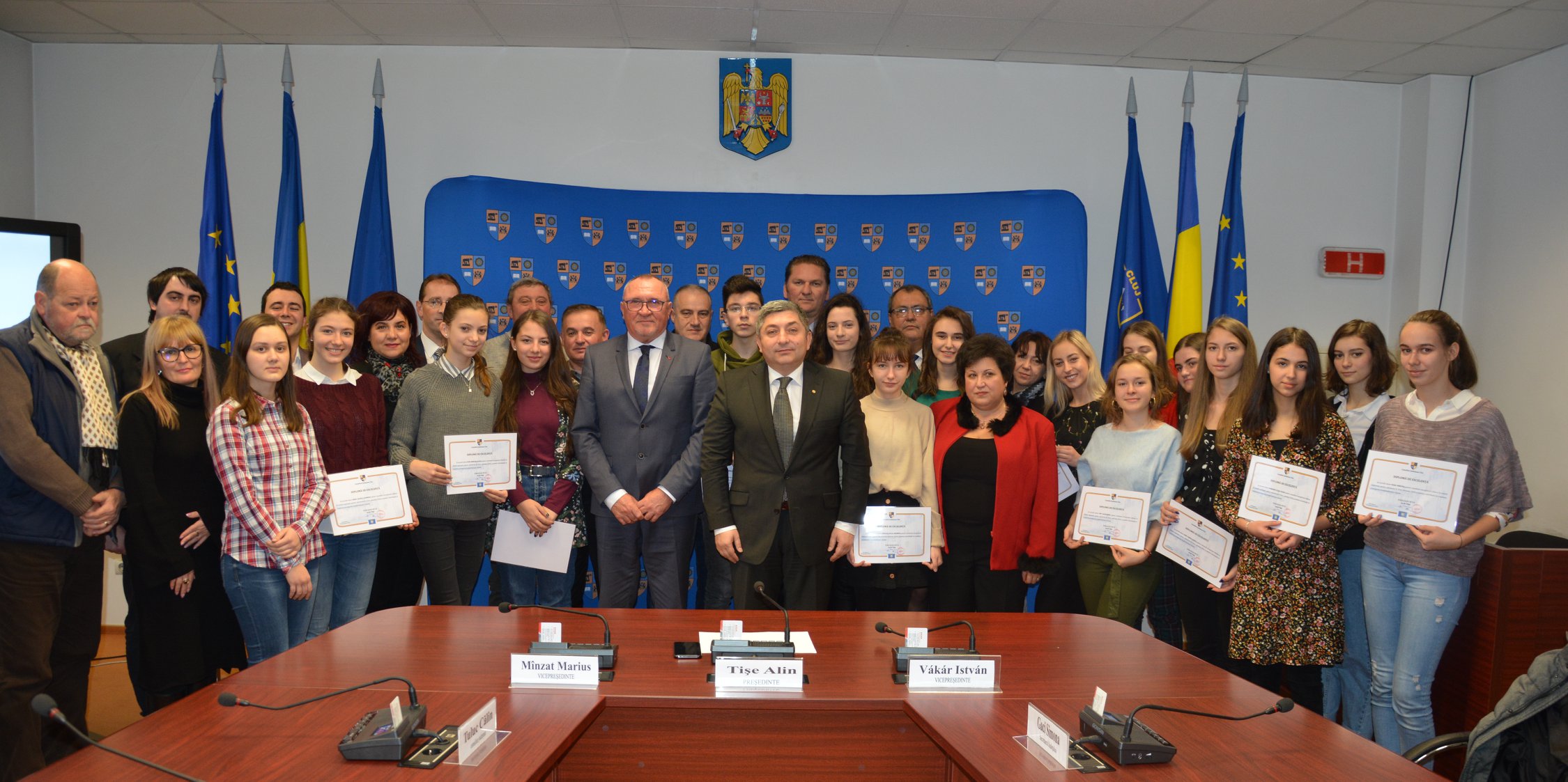 Elevii de 10 ai Clujului la Evaluare Națională, premiați cu BANI și DIPLOME de Consiliul Județean Cluj