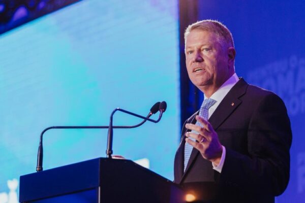 Klaus Iohannis: „Se impune prelungirea stării de alertă. Vor fi mai puține restricții propuse, va fi un pic mai simplu”