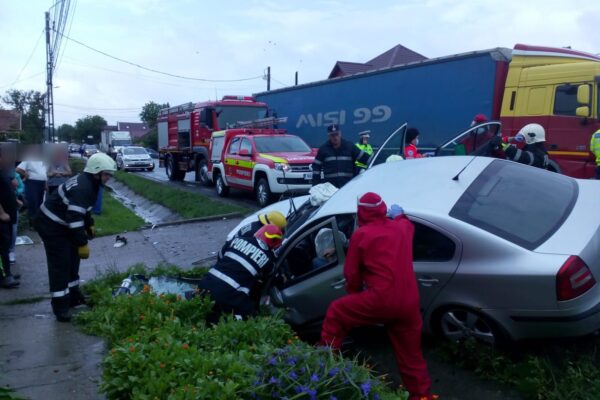 Accident grav în zona Urișor-Dej. Două persoane sunt grav rănite!