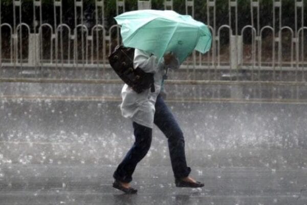 La Cluj va ploua în fiecare zi, în următoarele două săptămâni! Vremea devine ”deprimantă”