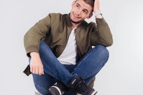 Un clujean face senzație pe TikTok cu seria „Ești român dacă…”. Are peste 10 MILIOANE de APRECIERI