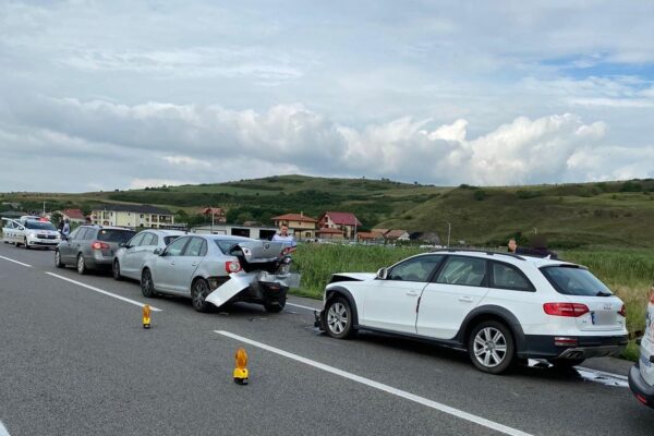 Accident pe Bulevardul Muncii! Patru mașini s-au ciocnit între ele!