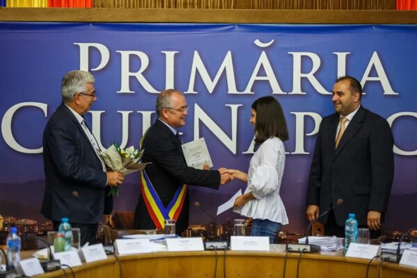 Elevii și profesorii cu rezultate deosebite la Evaluare Națională și Bacalaureat, premiați de Primăria Cluj-Napoca