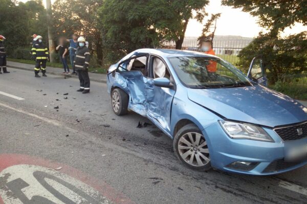 Accident grav pe strada Traian Vuia! Cinci persoane au fost transportate la spital