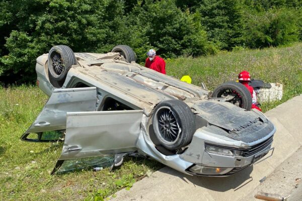 Accident pe centura Vâlcele – Apahida. Două persoane rănite