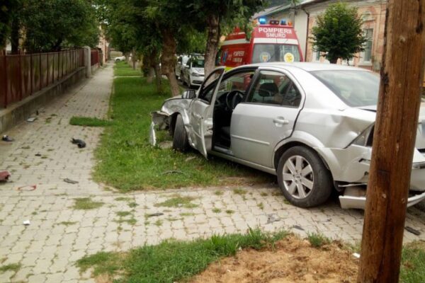 Accident la Dej, soldat cu rănirea și transportarea la spital a unei femei de 50 ani