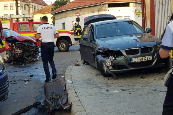 Accident pe str. Victor Babeș în această dimineață – FOTO