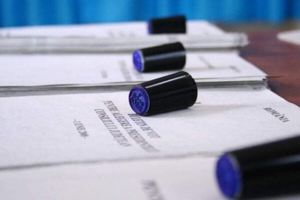 EXIT POLL, ora 17:30. PSD conduce în cursa pentru Parlament. USR-PLUS, la mare distanţă de principalii competitori