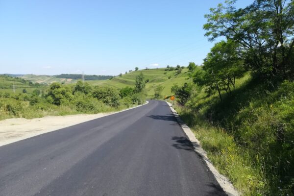 Pe drumul județean 107M Săvădisla – Lita – Liteni – Săcel – Băișoara au fost finalizate lucrările de asfaltare pe sectoare