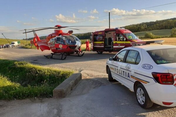Un copil de 8 ani aflat pe bicicletă a fost lovit de o mașină în Ceanu Mare. Un elicopter SMURD a intervenit