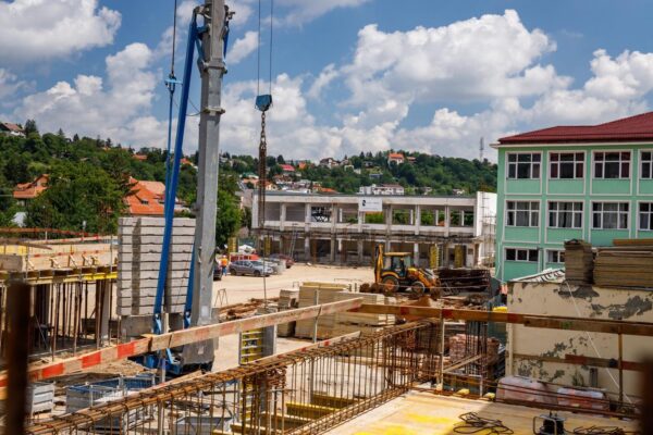 Primăria Cluj-Napoca investește peste 100 milioane de lei din fonduri europene și de la bugetul local pentru modernizarea mai multor școli clujene