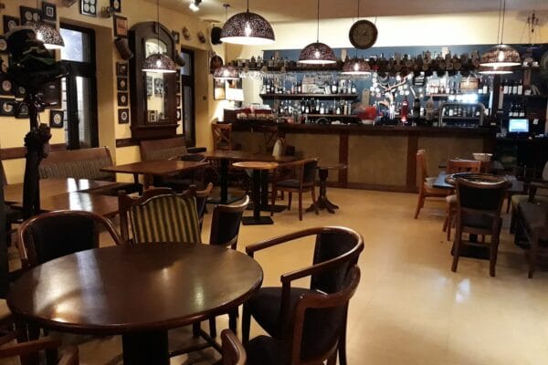 Terasele, fast-food-urile și berăriile, luate în vizor de ANPC!