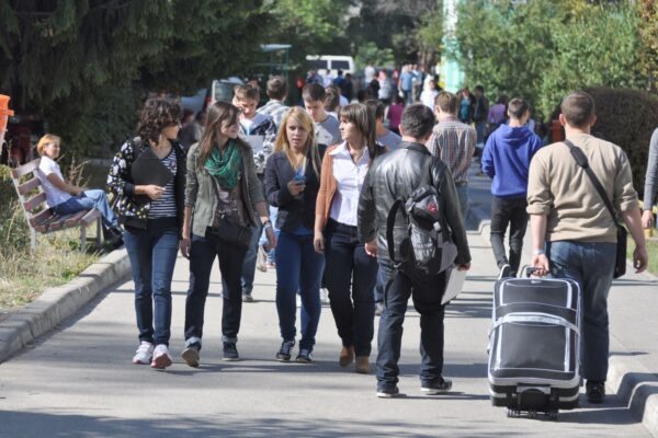 Ce soluții are cea mai mare universitate din România pentru reluarea cursurilor?
