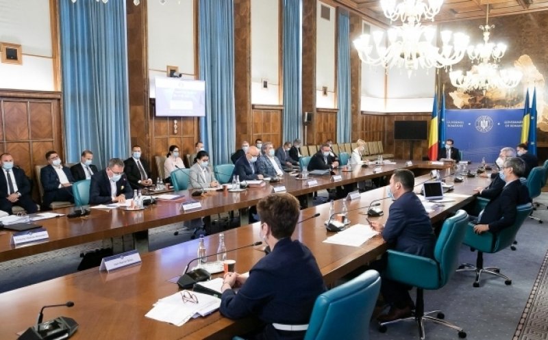 Reguli de protecție sanitară pentru alegeri, redeschiderea restaurantelor, cinematografelor și teatrelor, dezbătute azi de CNSU