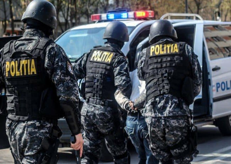 Cum funcționa banda de șantajiști a comisarului Șipoș! Polițiștii de la Evidența Populației sunt suspecți