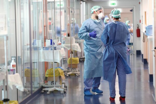 Medic clujean din Câmpia Turzii, revoltat: „Ne punem sănătatea în pericol pentru oameni iresponsabili și mincinoși!”