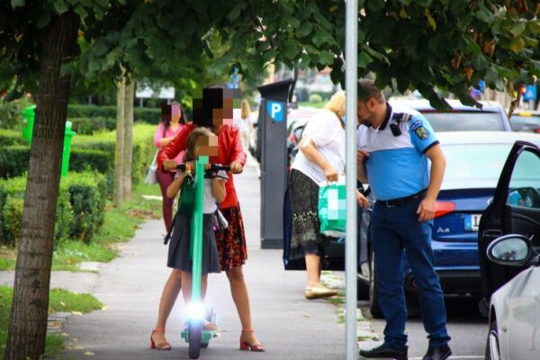 O razie a polițiștilor clujeni s-a lăsat cu 31 de amenzi pentru bicicliști, „trotiniști” și 7 permise reținute