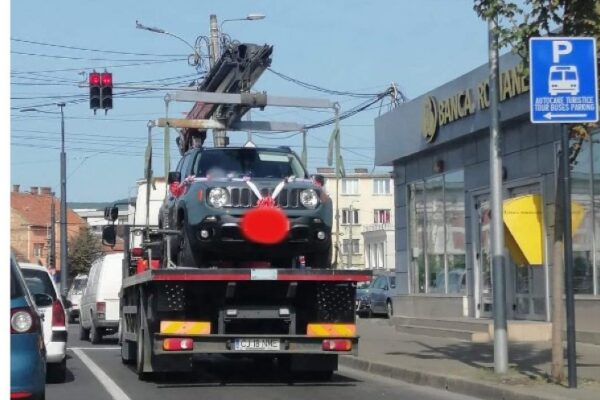 „Bizonii” de la Ridicări Auto din Cluj nu au limite. Au ridicat o mașină cadou de nuntă din Parcul Central