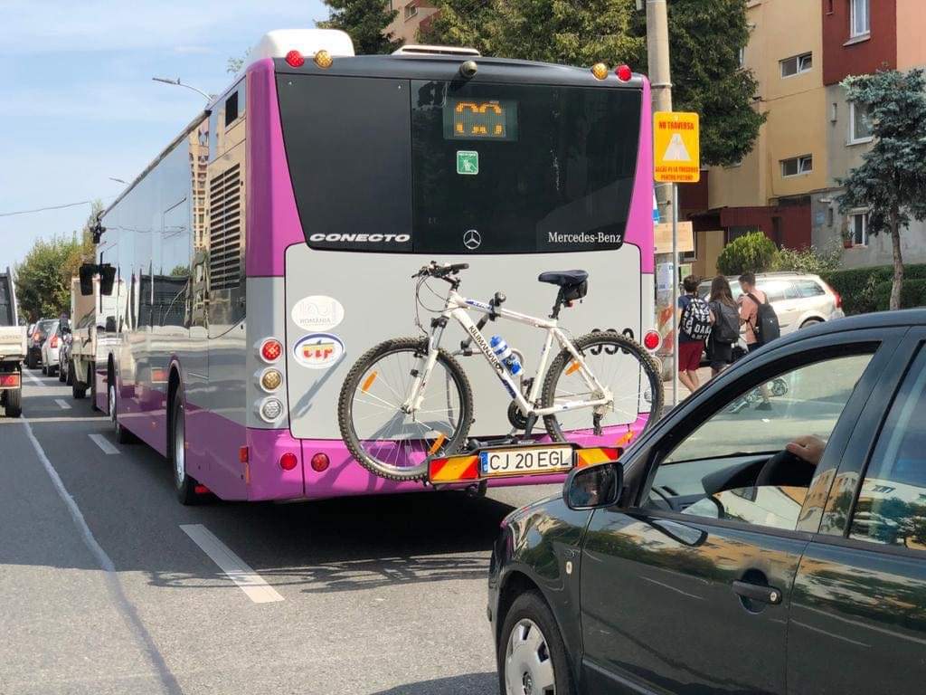 Proiect pilot. Autobuze cu suport pentru biciclete pe trei linii la Cluj-Napoca