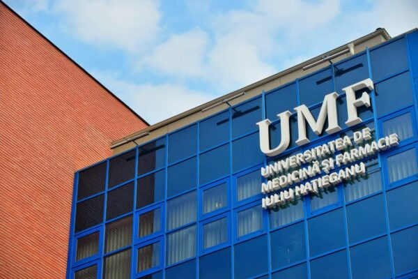 Noul an universitar începe în sistem hibrid la UMF Cluj