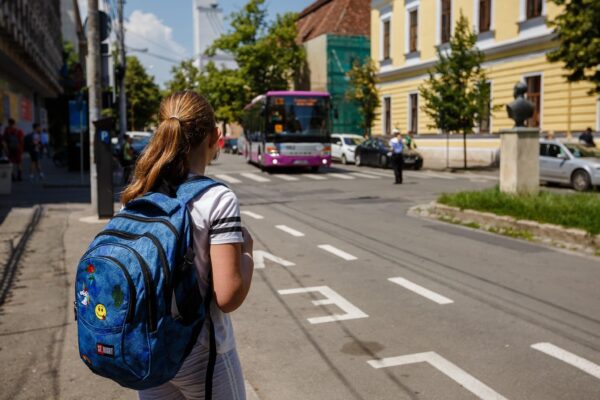 Autobuzele școlare se extind cu noi rute pentru elevii din Făget, Iris și Lombului