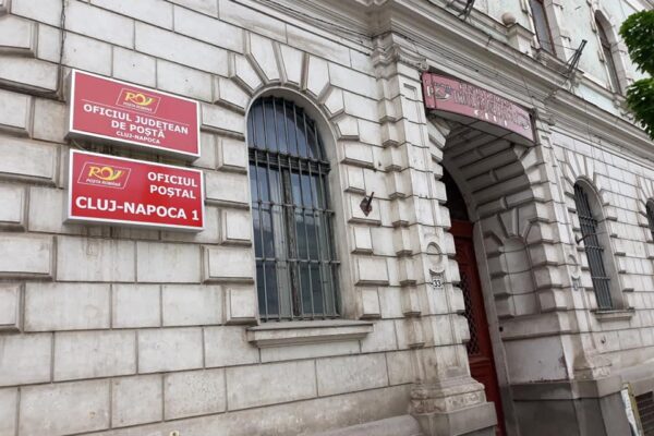RUȘINEA din centrul Clujului. Clădirea Oficiului Poștal 1 de pe str Regele Ferdinand, într-o stare de degradare continuă – FOTO