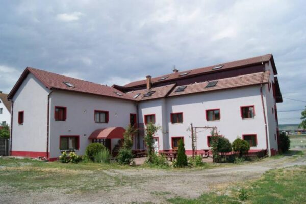 FOCAR de COVID-19 la un cămin de bătrâni din Dezmir! 48 de vârstnici și angajați au fost depistați pozitiv