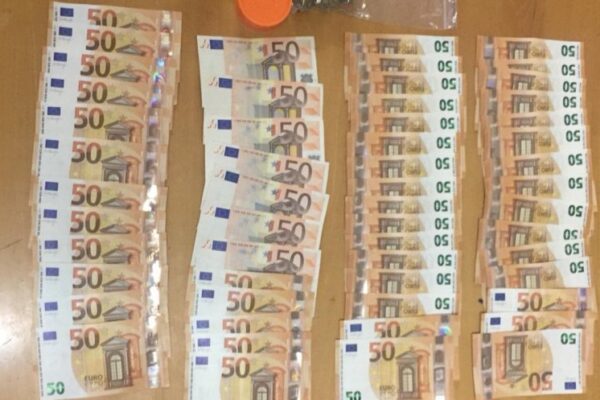 Dealer de droguri, prins în Piața Mihai Viteazul din Cluj! Avea canabis și suma de 5500 de euro la el