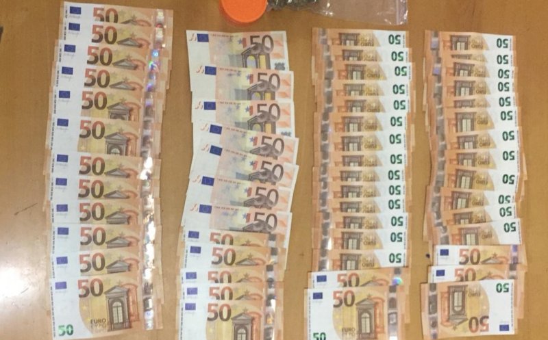 Dealer de droguri, prins în Piața Mihai Viteazul din Cluj! Avea canabis și suma de 5500 de euro la el
