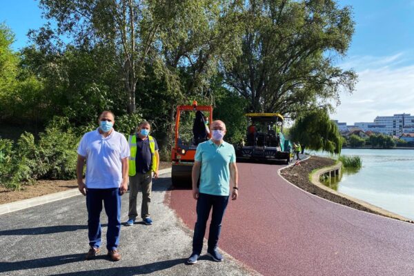 Primăriei Cluj-Napoca i-au trebuit 7 ani să finalizeze pista de biciclete în jurul lacului din Gheorgheni! A fost inaugurată cu fast cu un întreg alai din primărie