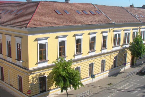 Cum va începe școala! La Colegiul Emil Racoviță din Cluj au fost luate primele măsuri!