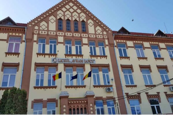 Caz de COVID-19 la un liceu din Cluj-Napoca. Clasa a fost suspendată!