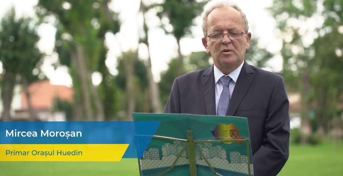 Săgeți spre primarul din Huedin, Mircea Moroșan, trimise de directorul DGASPC Cluj, Daniel Tămaș. Edilul liberal cu trei mandate e îndemnat să caute pe Google pentru a vedea ce imagine are orașul lui