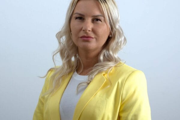 Soția afaceristului clujean Abdul Rahim, candidată la Consiliul Local Floresti, lovită în campanie de un „jurnalist” apropiat al lui Horia Șulea