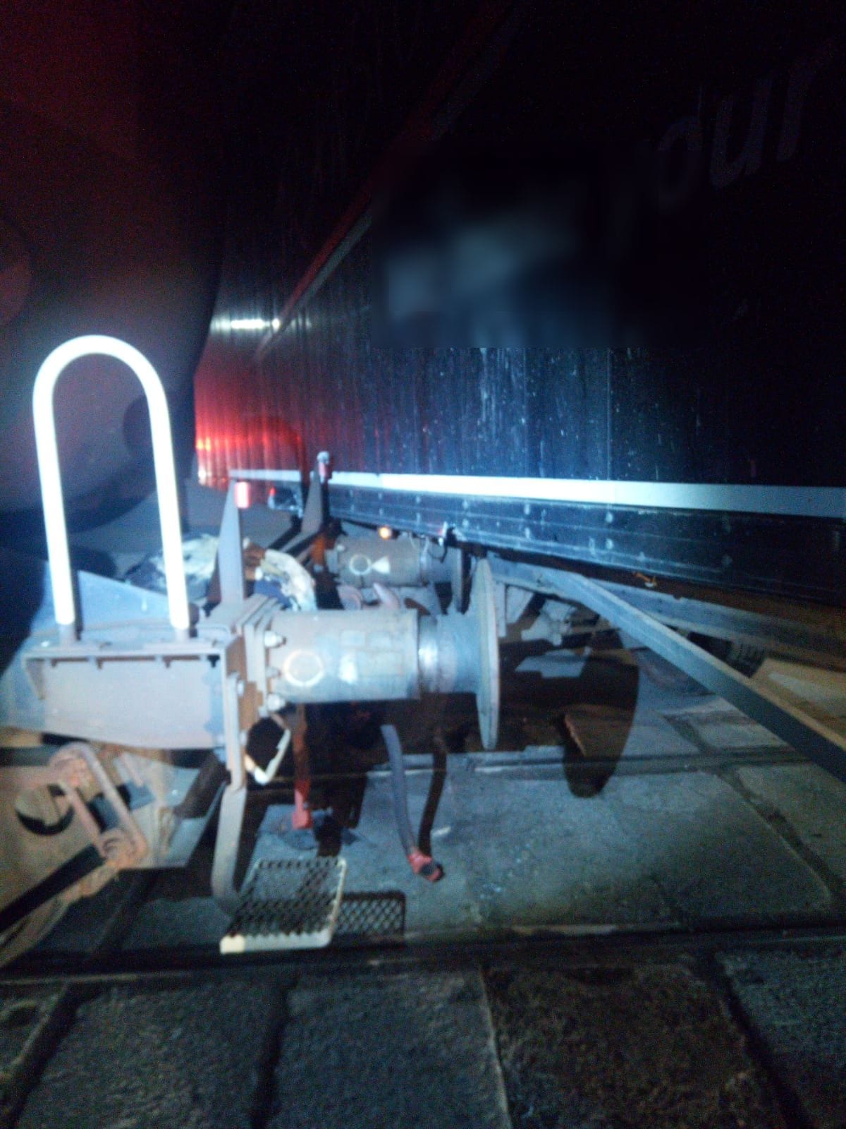 Inconștient la volan! A intrat într-un tren care transporta motorină!