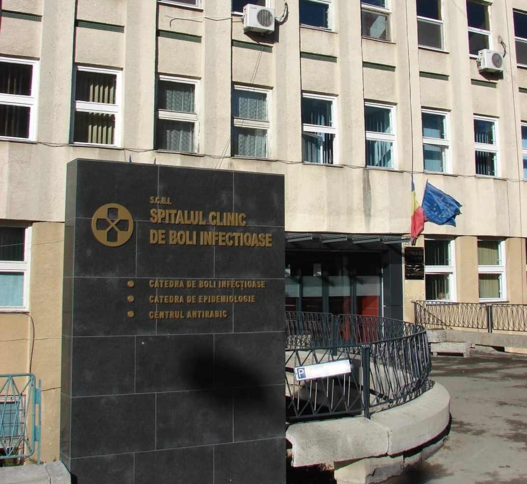 Bebeluș de 6 săptămâni din Baia Mare, tratat pentru COVID-19 la Cluj