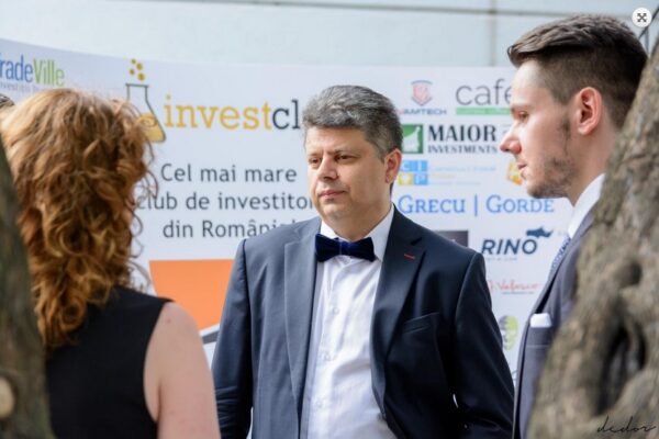 Candidatul USR Cluj pentru Senatul României este amator de filme pentru adulți! Noaptea cuțitelor lungi la USR!!
