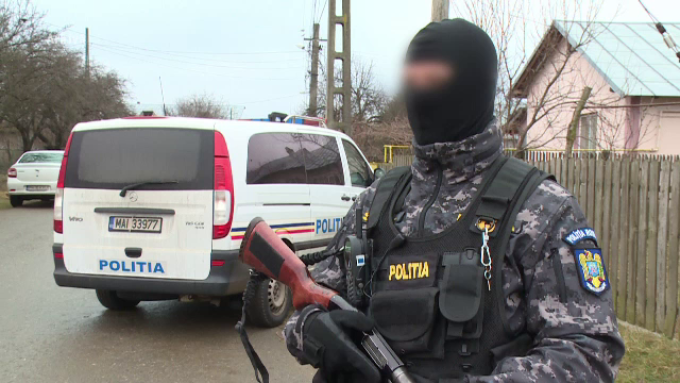 Traficant de droguri urmărit național, prins de polițiștii clujeni