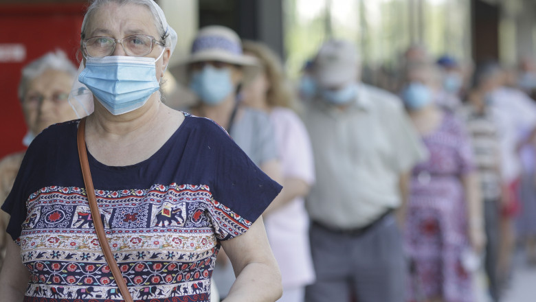 Expertul în sănătate publică Răzvan Cherecheș: „Purtarea măștii e ca RCA-ul. În caz de impact, îi protejează doar pe ceilalți”