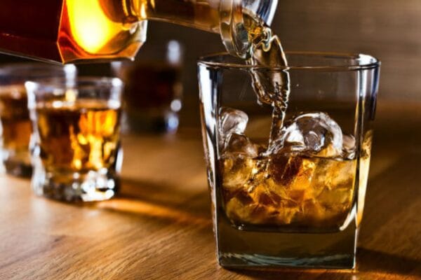 România a înregistrat cea mai mare creștere din UE a cheltuielilor pentru alcool în ultimul deceniu