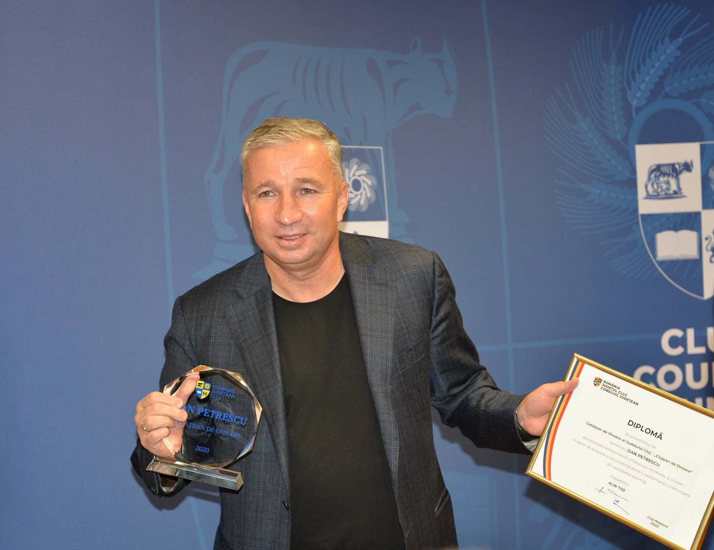 Scandal la CFR Cluj. Jucătorii nu mai suportă stilul lui Dan Petrescu
