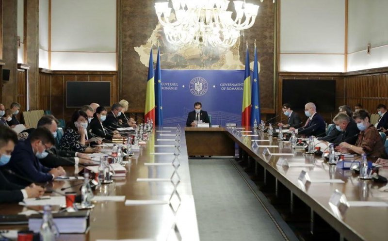 Întâlnire PNL, USR PLUS şi UDMR. Încep negocierile pentru formarea unei coaliţii de guvernare
