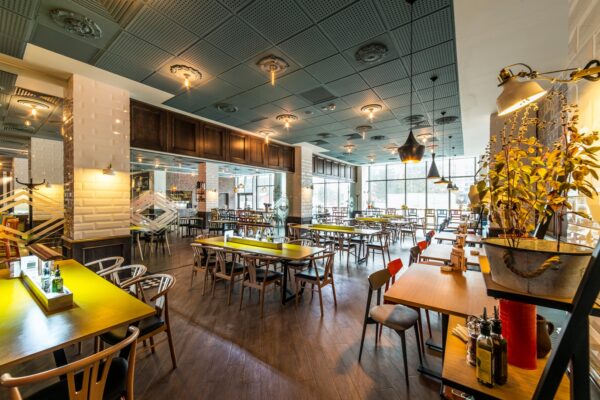 Se redeschid cafenelele și restaurantele. Până când?