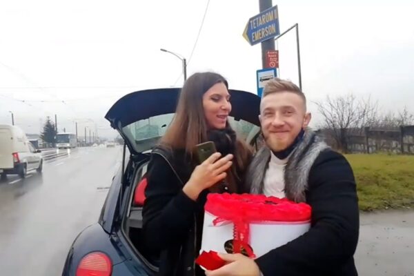 Cerere în căsătorie regizată cu ajutorul polițiștilor clujeni! Autorul este un celebru lupător K1! VIDEO
