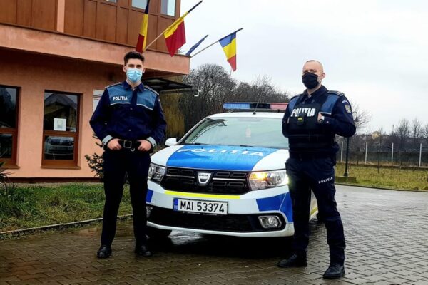 Polițiștii eroi de la IPJ Cluj! Au salvat o femeie în vârstă care era tâlhărită pe stradă!
